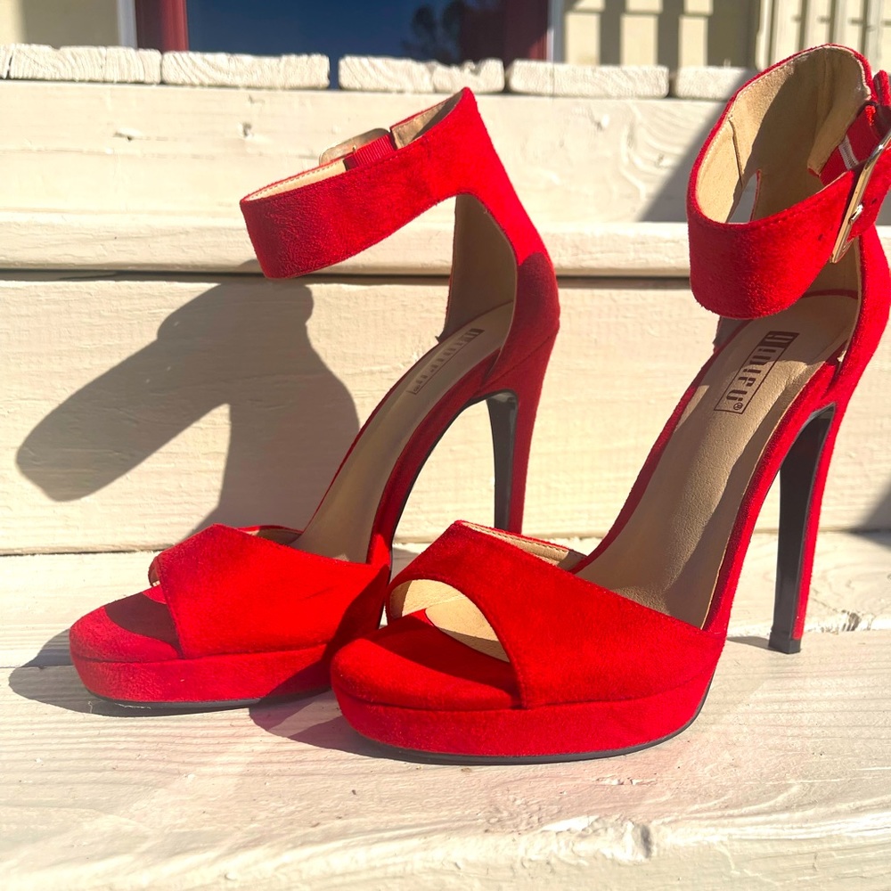 IDIFU Red Pumps
